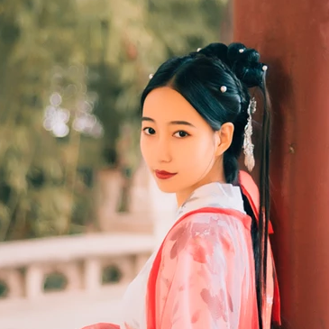 紅紗帶折扇女文藝生頭像，唯美古風真人頭像