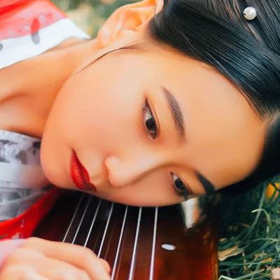 紅紗帶折扇女文藝生頭像，唯美古風真人頭像