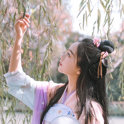 高貴紫衣紅紗帶傘女生頭像，唯美古風真人頭像