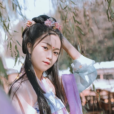 高貴紫衣紅紗帶傘女生頭像，唯美古風真人頭像