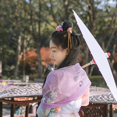 高貴紫衣紅紗帶傘女生頭像，唯美古風真人頭像