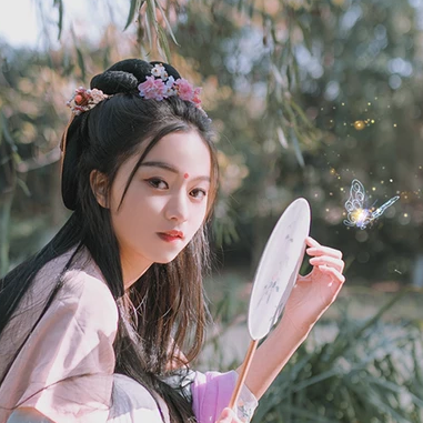 高貴紫衣紅紗帶傘女生頭像，唯美古風真人頭像