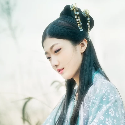 淡藍色文藝女生頭像，唯美古風(fēng)真人頭像