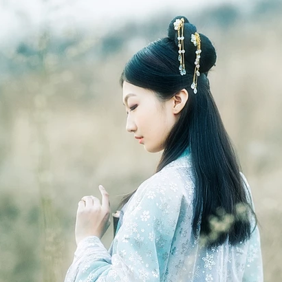 淡藍色文藝女生頭像，唯美古風(fēng)真人頭像