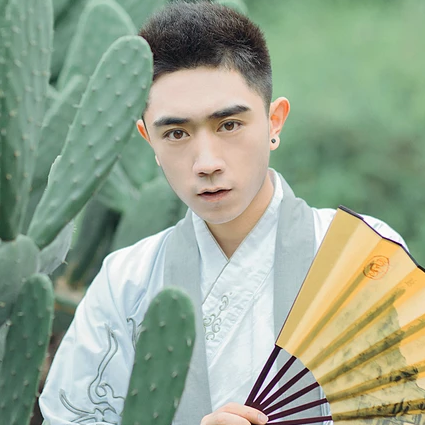 文藝男生帶折扇頭像，唯美古風(fēng)真人頭像