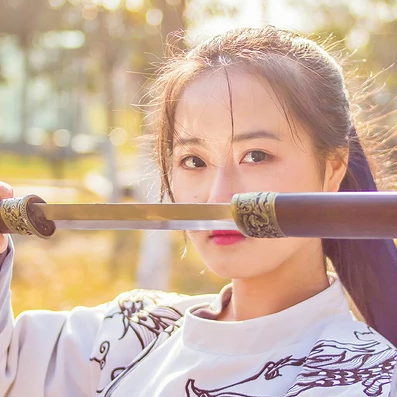 霸氣帶兵器女生頭像，唯美古風(fēng)真人頭像