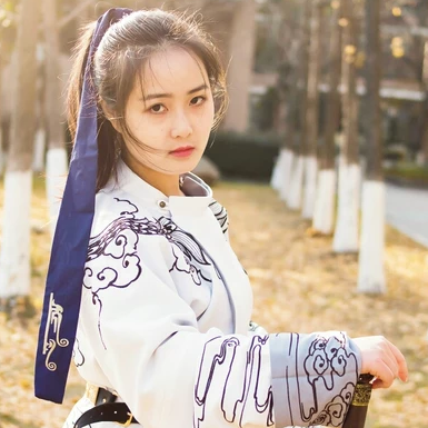 霸氣帶兵器女生頭像，唯美古風(fēng)真人頭像