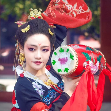 嬌艷紅色帶傘女生頭像，唯美古風(fēng)真人頭像