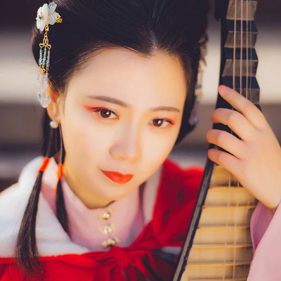 紅色披風(fēng)帶琵琶文藝頭像，唯美古風(fēng)真人頭像