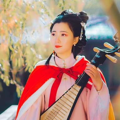 紅色披風(fēng)帶琵琶文藝頭像，唯美古風(fēng)真人頭像
