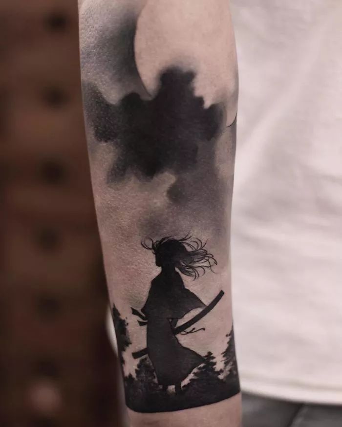水墨人體彩繪藝術(shù)，傳統(tǒng)國(guó)畫(huà)與時(shí)尚刺青的融合