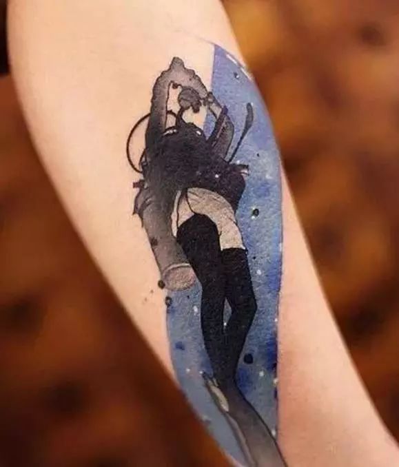 水墨人體彩繪藝術(shù)，傳統(tǒng)國(guó)畫(huà)與時(shí)尚刺青的融合