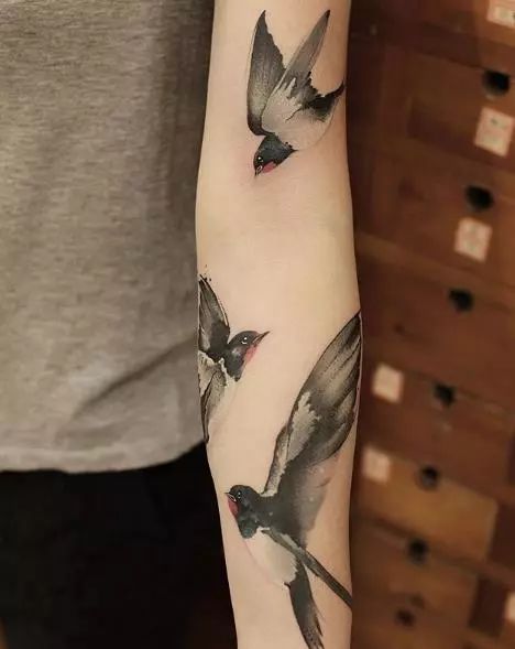 水墨人體彩繪藝術(shù)，傳統(tǒng)國(guó)畫(huà)與時(shí)尚刺青的融合