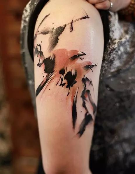 水墨人體彩繪藝術(shù)，傳統(tǒng)國(guó)畫(huà)與時(shí)尚刺青的融合