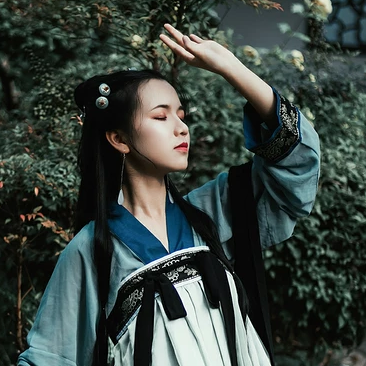 古典淡雅帶團扇頭像，唯美古風(fēng)真人頭像