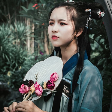 古典淡雅帶團扇頭像，唯美古風(fēng)真人頭像
