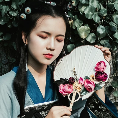 古典淡雅帶團扇頭像，唯美古風(fēng)真人頭像