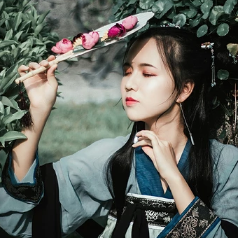 古典淡雅帶團扇頭像，唯美古風(fēng)真人頭像