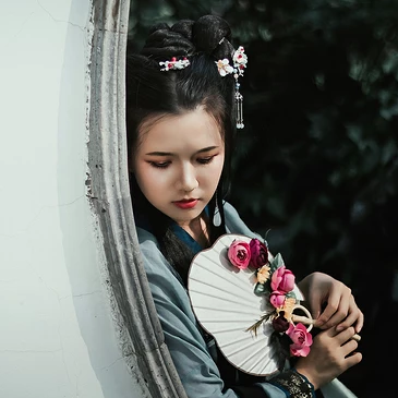 古典淡雅帶團扇頭像，唯美古風(fēng)真人頭像