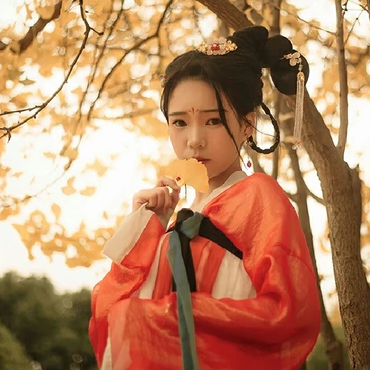 楓葉秋意文藝女生頭像，唯美古風(fēng)真人頭像