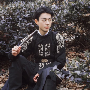 瀟灑帥氣男生帶折扇頭像，唯美古風真人頭像
