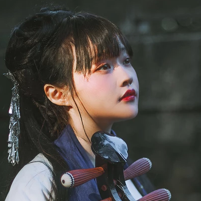 文藝帶樂器女生頭像，唯美古風(fēng)真人頭像
