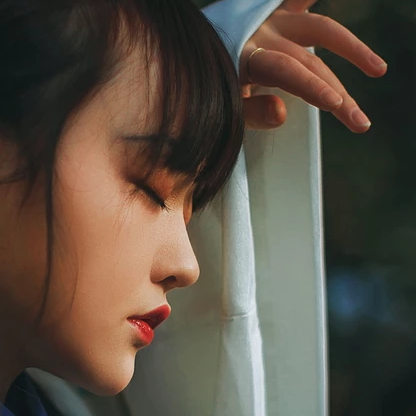 文藝帶樂器女生頭像，唯美古風(fēng)真人頭像