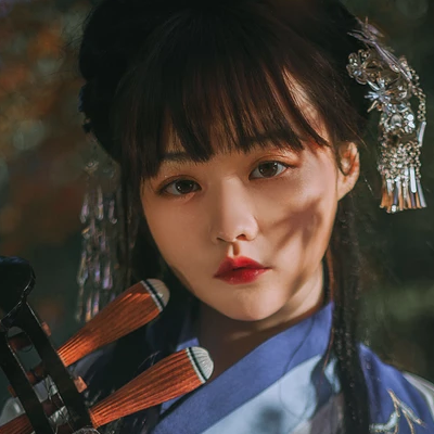 文藝帶樂器女生頭像，唯美古風(fēng)真人頭像