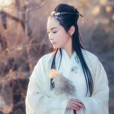 文藝帶笛子女生頭像，唯美古風(fēng)真人頭像