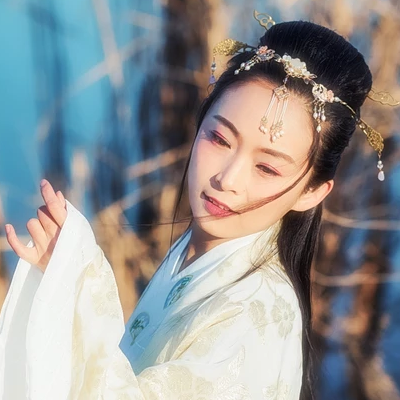 文藝帶笛子女生頭像，唯美古風(fēng)真人頭像