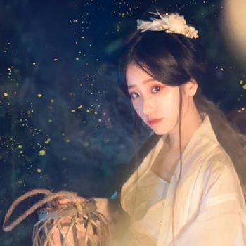 流螢白衣提燈少女頭像，唯美古風(fēng)真人頭像