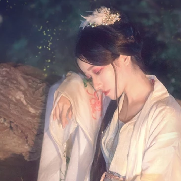 流螢白衣提燈少女頭像，唯美古風(fēng)真人頭像
