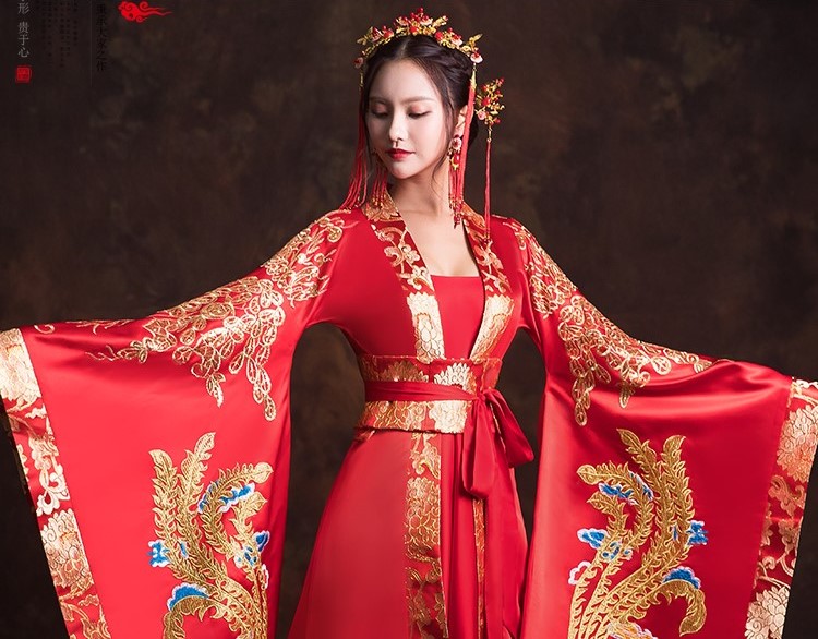 漢服新娘結(jié)婚禮服，奢華大氣中式禮服