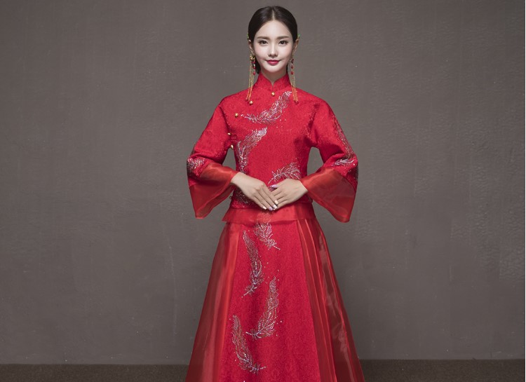 羽毛圖案新娘結(jié)婚禮服，簡(jiǎn)約大氣中式禮服