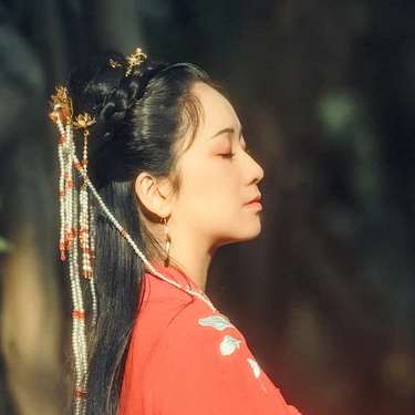 彼岸花團(tuán)扇紅妝紅衣頭像，唯美古風(fēng)真人頭像