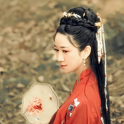 彼岸花團(tuán)扇紅妝紅衣頭像，唯美古風(fēng)真人頭像