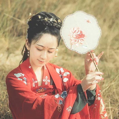 彼岸花團(tuán)扇紅妝紅衣頭像，唯美古風(fēng)真人頭像