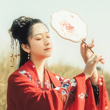 彼岸花團(tuán)扇紅妝紅衣頭像，唯美古風(fēng)真人頭像