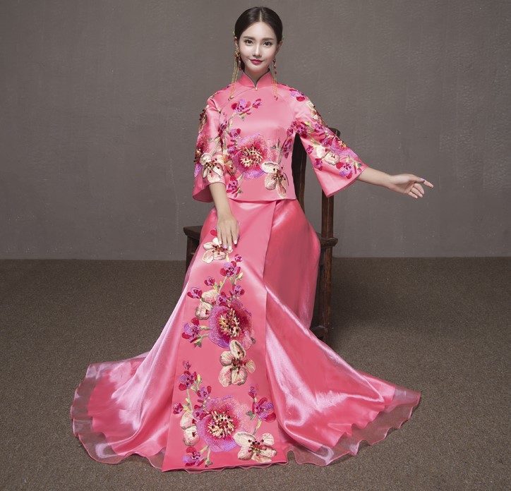清新典雅粉色中式禮服，唯美花朵新娘禮服