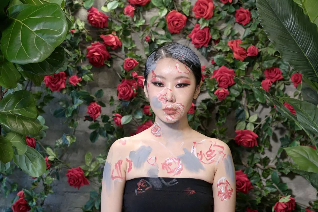 人體彩繪藝術(shù)：在皮膚上畫畫，美爆了!