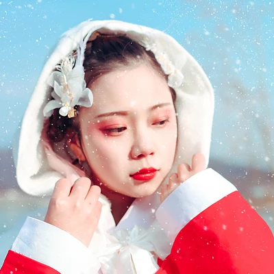 雪花飄落白披風(fēng)女生頭像，唯美古風(fēng)真人頭像