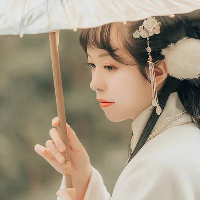 文藝復(fù)古帶團(tuán)扇女生頭像，唯美古風(fēng)真人頭像