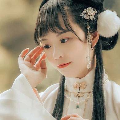 文藝復(fù)古帶團(tuán)扇女生頭像，唯美古風(fēng)真人頭像