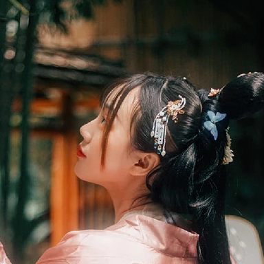 粉衣帶團(tuán)扇女生頭像，唯美古風(fēng)真人頭像