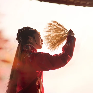 紅葉映霞女生頭像，唯美古風(fēng)真人頭像