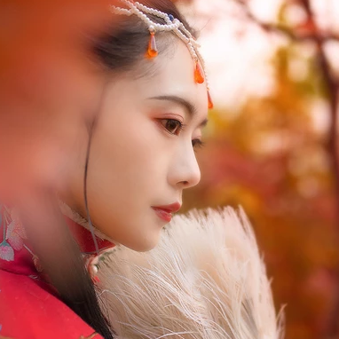 紅葉映霞女生頭像，唯美古風(fēng)真人頭像