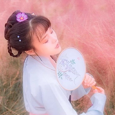 粉色帶團(tuán)扇女生頭像，唯美古風(fēng)真人頭像
