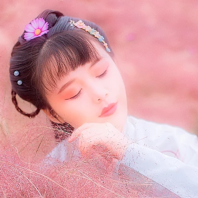 粉色帶團(tuán)扇女生頭像，唯美古風(fēng)真人頭像