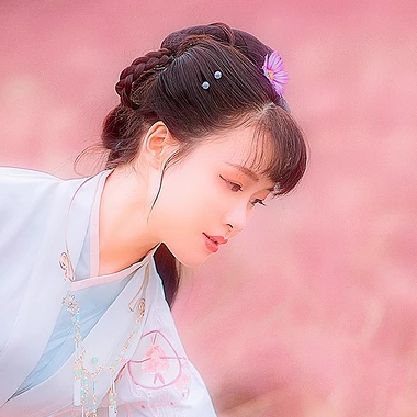 粉色帶團(tuán)扇女生頭像，唯美古風(fēng)真人頭像