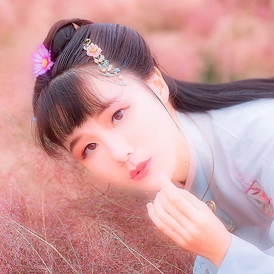 粉色帶團(tuán)扇女生頭像，唯美古風(fēng)真人頭像